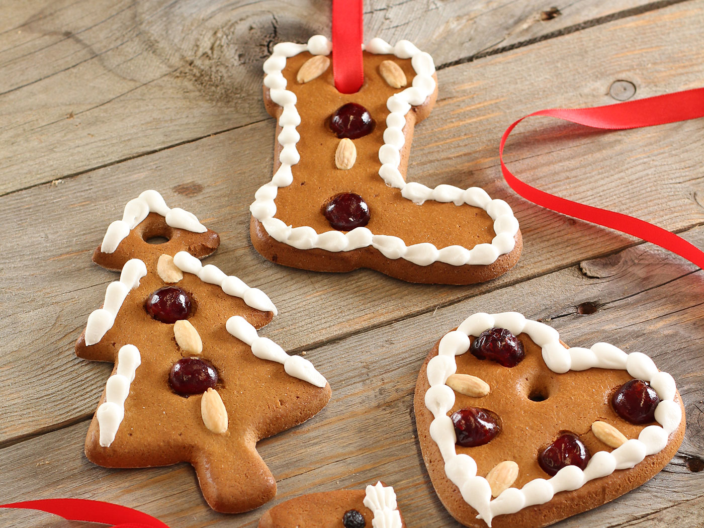 Weihnachtsschmuck aus Honigkuchen 